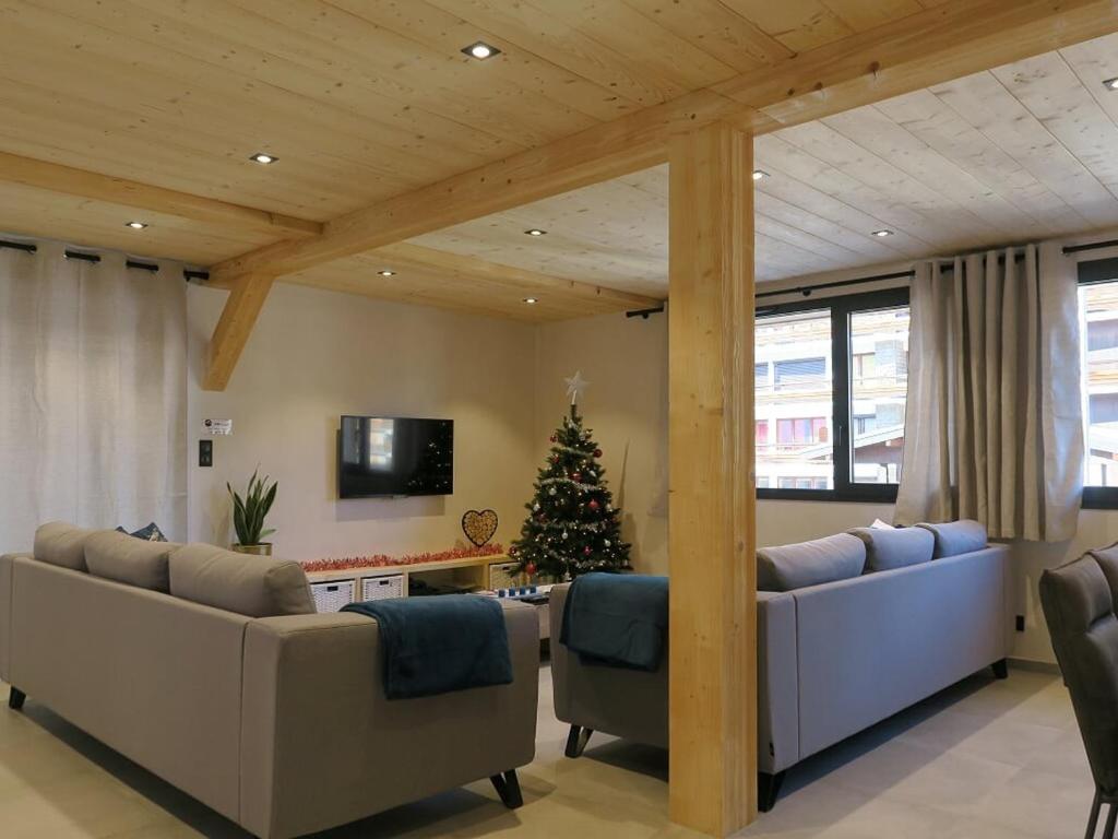 Chalet Luxueux aux Gets avec Jacuzzi, Proche des Pistes et du Centre, Idéal Familles et Groupes - FR-1-671-122 - 3