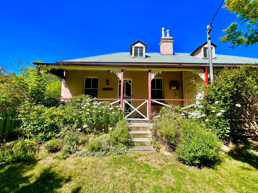 Larsen Cottage 1