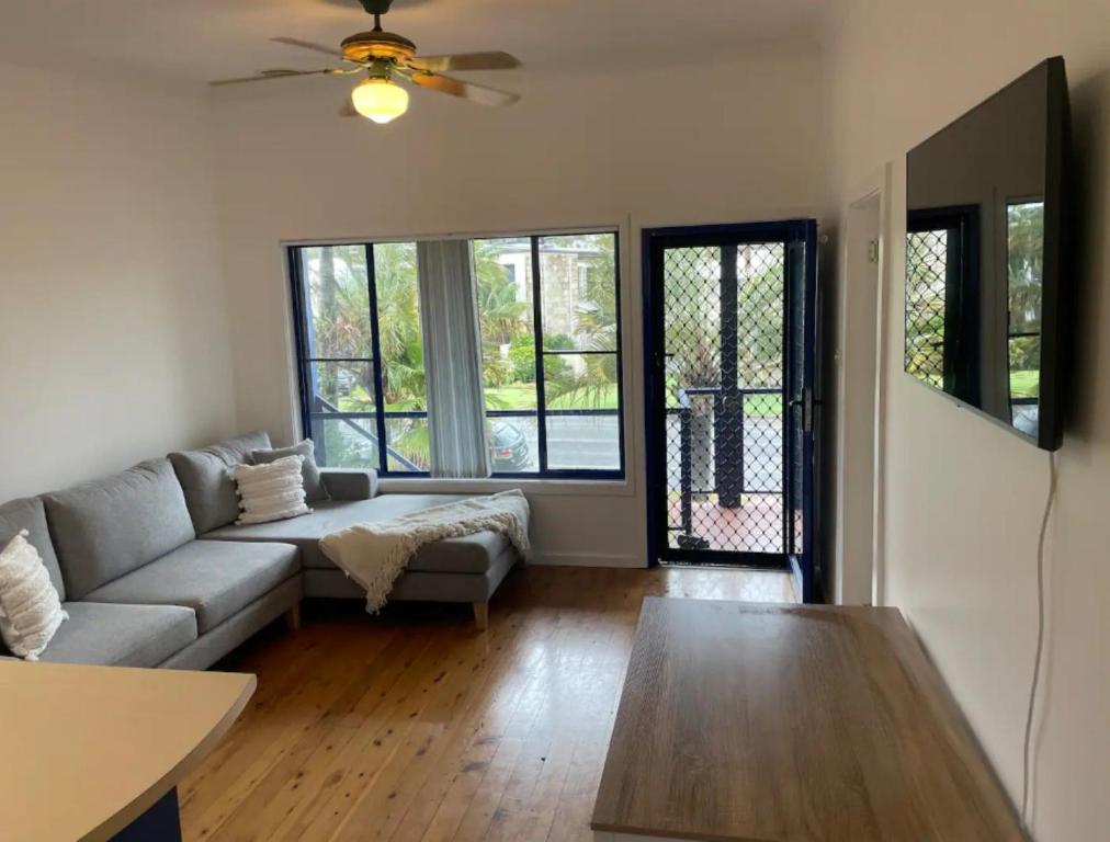 Copacabana 4 61 Sandy Point Rd - water views, air con and WiFi, Corlette