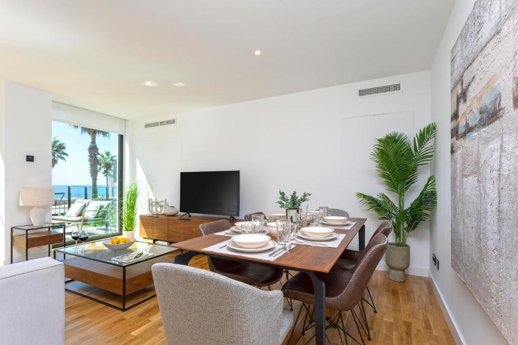 Malagueta Beach Front Luxury Apartment by Rent Me - 5