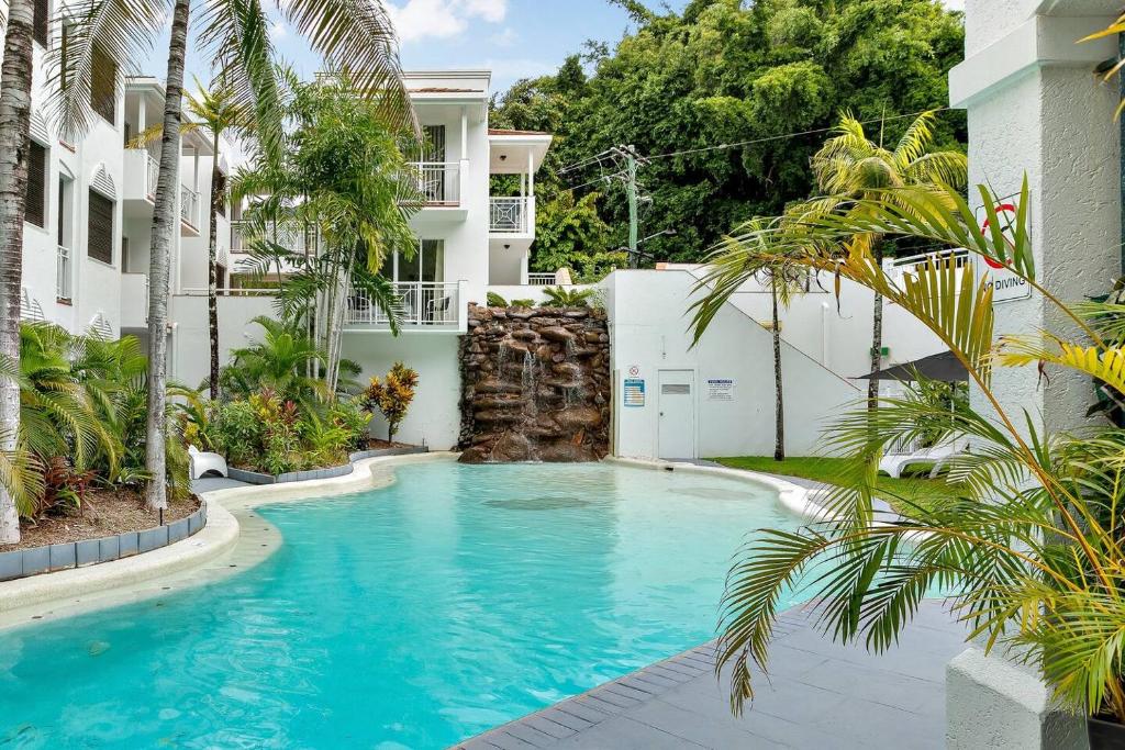 Alassio Poolside Resort - Palm Cove Beachfront Oasis, Palm Cove
