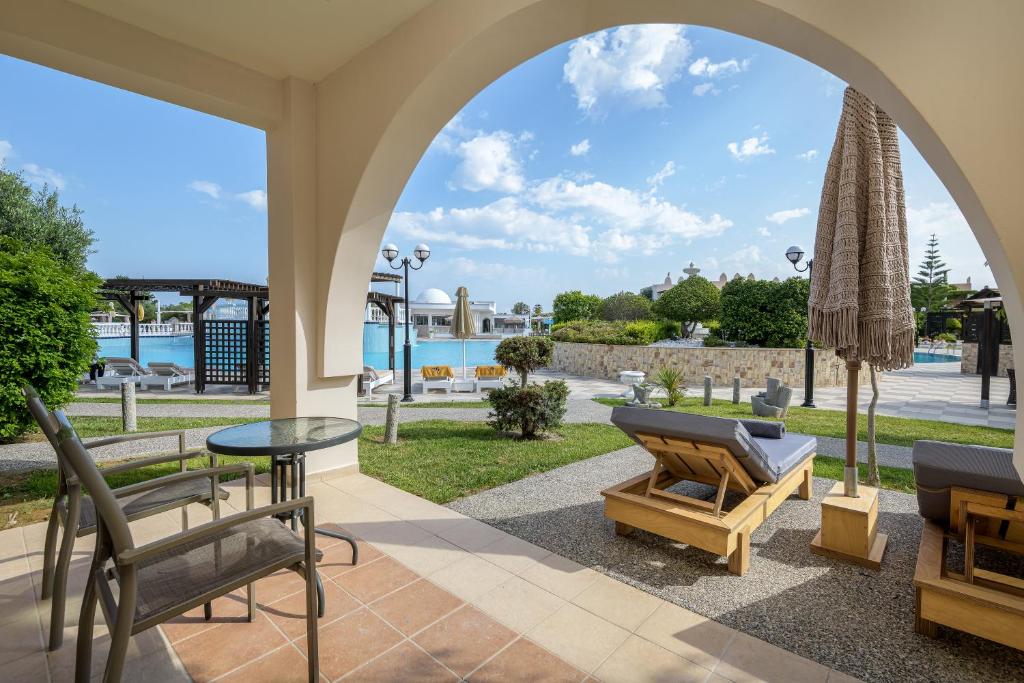 Gaia Palace — Swimming pool in Mastichari, South Aegean