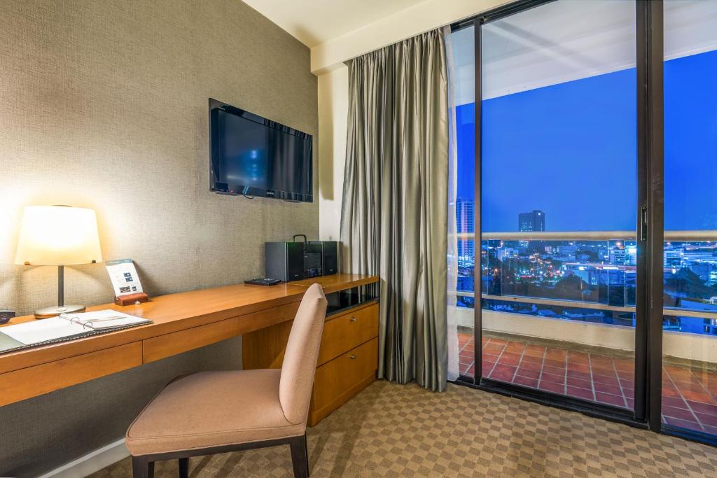 Shared lounge/TV area