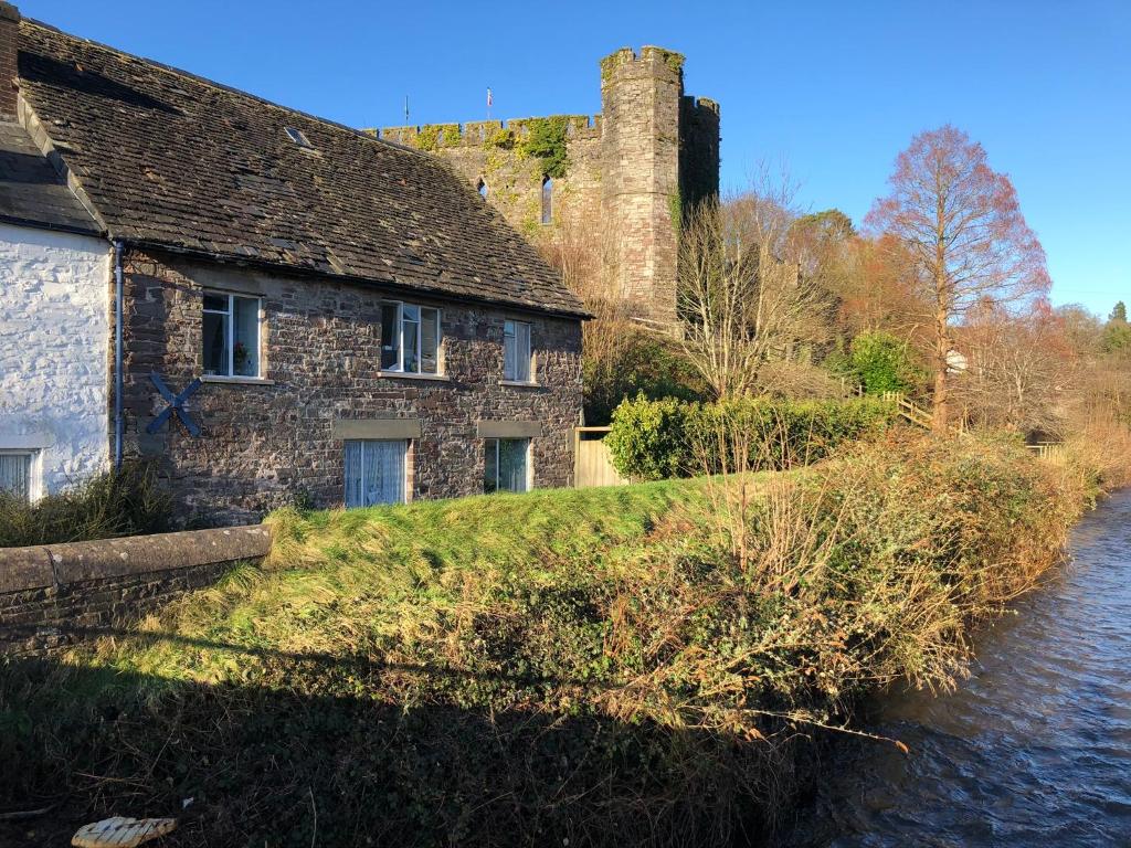 Riverside apartment, Brecon