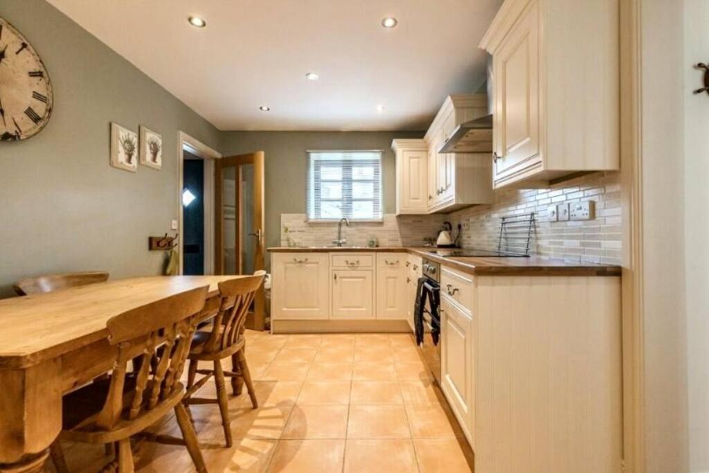 Lapwing Cottage, Docking photo 3