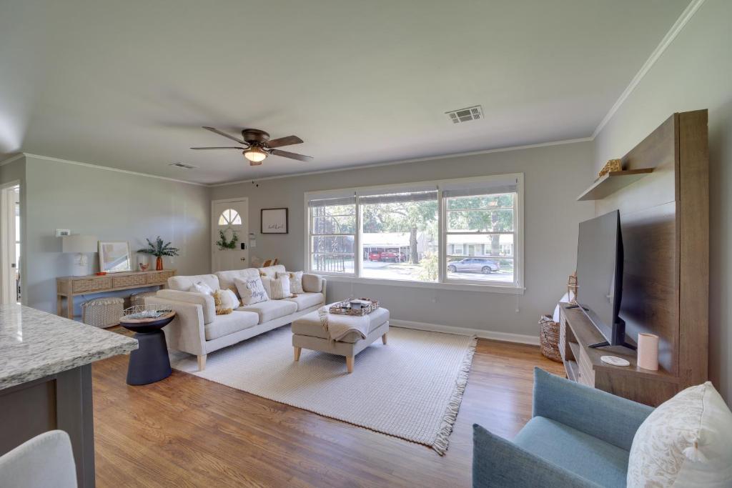 Stylish Tulsa Home with Modern Updates!, Tulsa