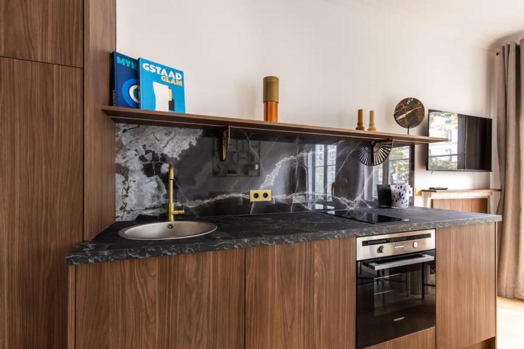 Luxurious & Central 2BD Apart for 4 - 3