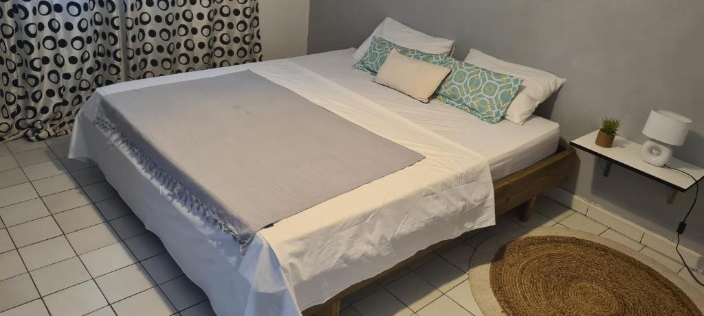 Paradies Caraïbes I, Les Abymes