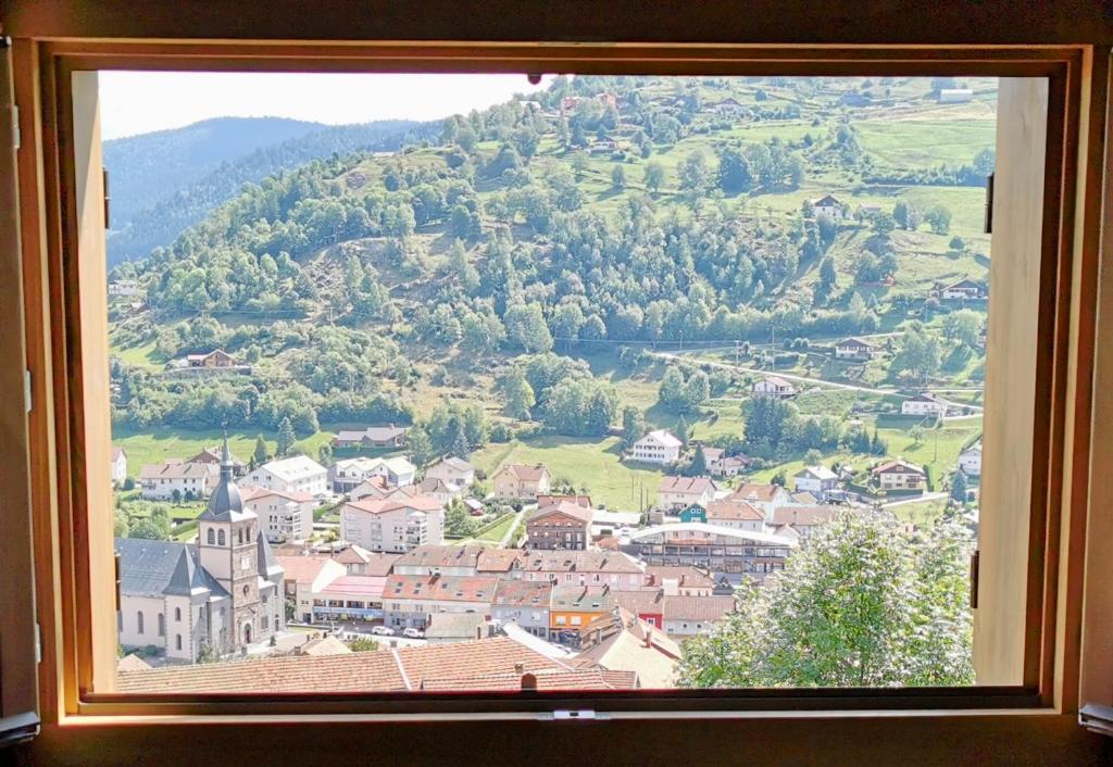 Fenêtre sur les crêtes Vosgiennes - 1