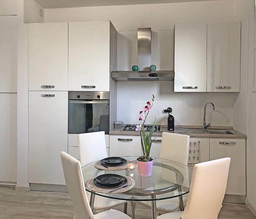 FamilyBO Apartments Bologna Delight - front station - 3