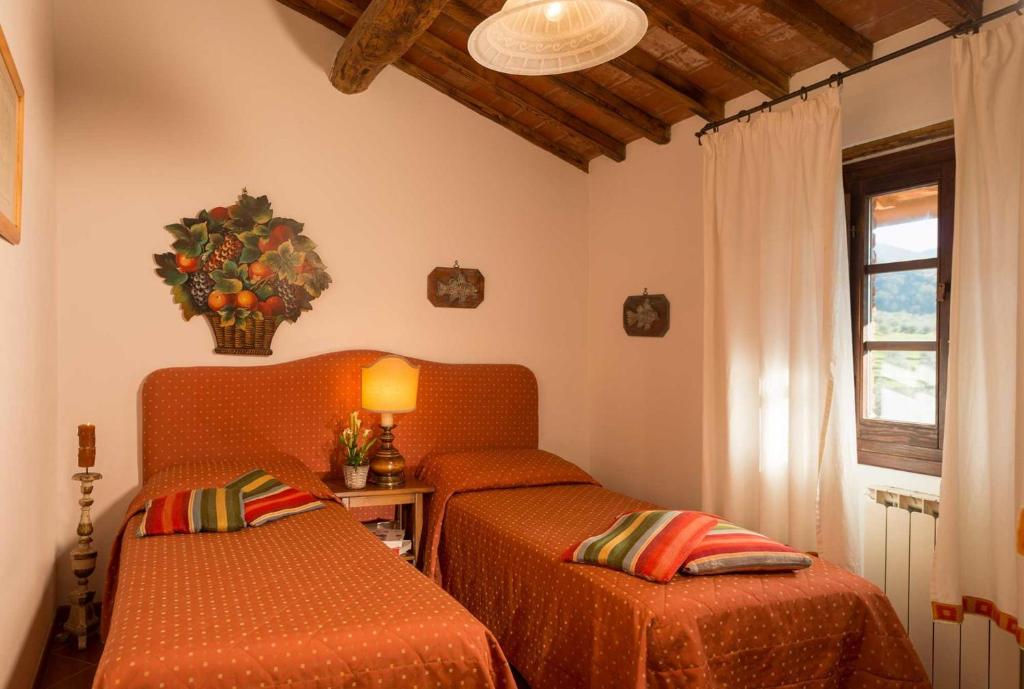 Fattoria Degli Usignoli — Hotel rooms in San Donato in Fronzano, Tuscany