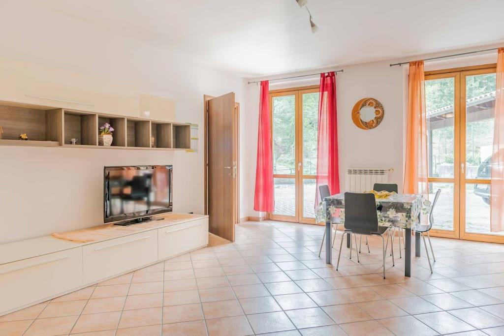 [relax in nature and lake] free parking, Luino