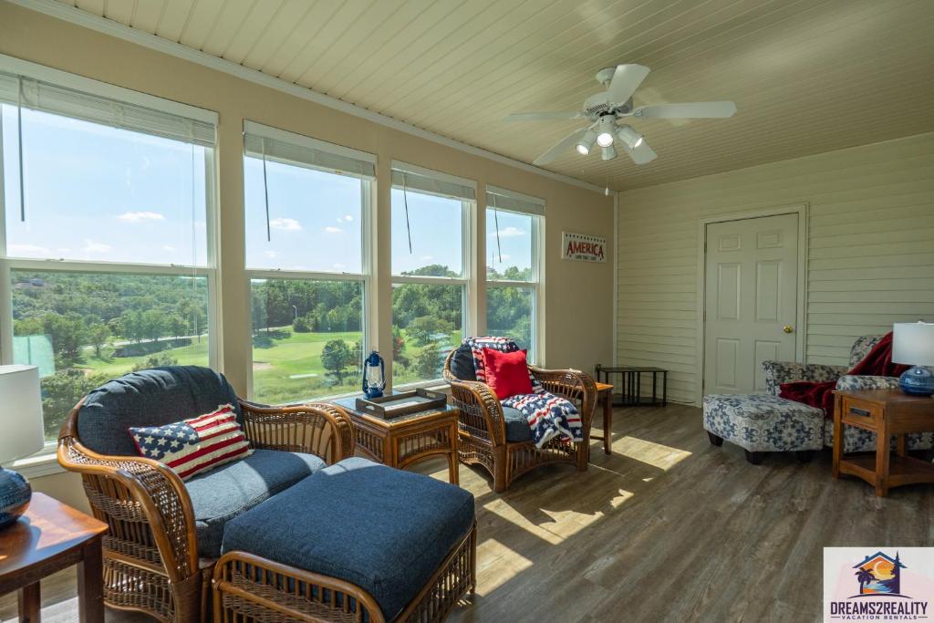 2BR WALK-IN - Golf Course View - Centrally Located - FREE TICKETS INCLUDED - FW11-3, Branson
