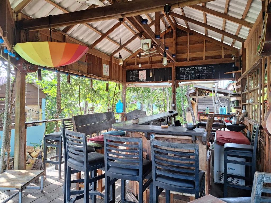 Bar/lounge, Dragonfly Guesthouse M'Pai Bay in Koh Rong Sanloem