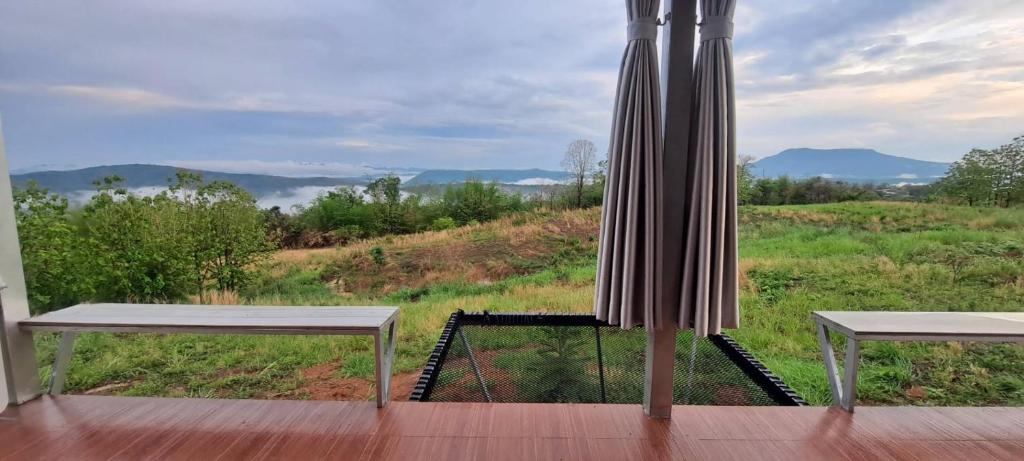 บ้านไร่ระเบียงฟ้า น้ำหนาว แคมป์ปิ้ง