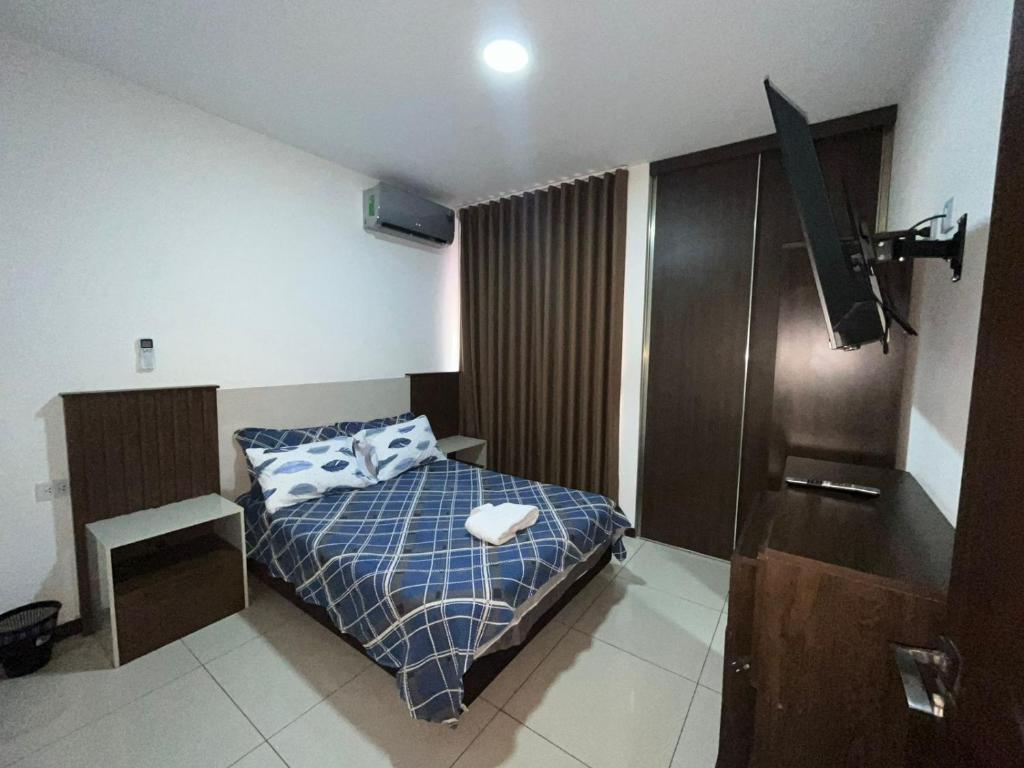 Departamentoo nuevo amoblado cerca a UAGRM, con excelente vista - 2