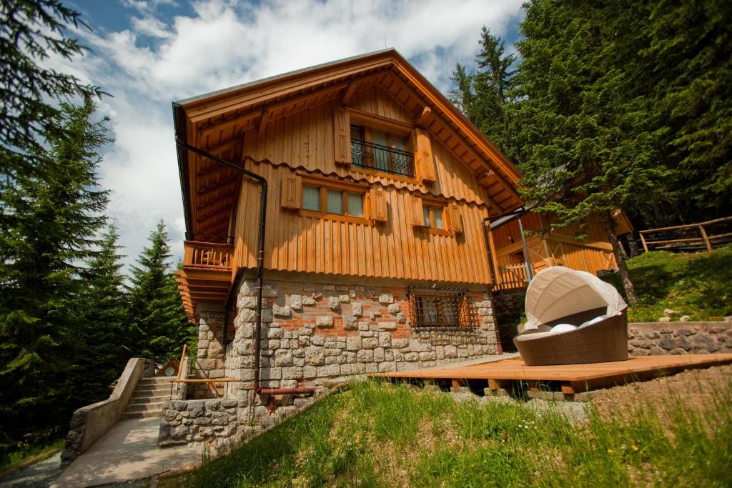 Vila Triglav on Pokljuka — Hotel in Goreljek