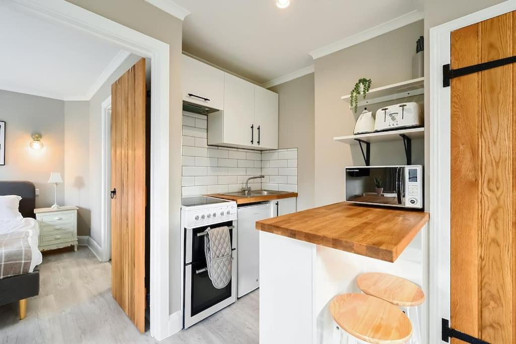 Garden Flat, Walnut Tree House photo 3