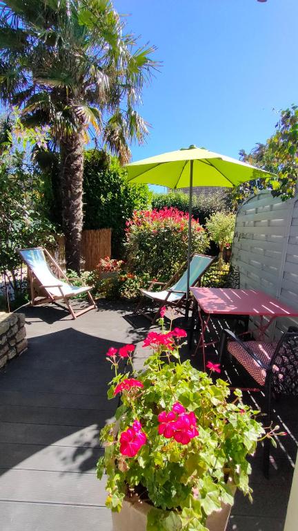 Studio vue sur jardin à 3 mn en voiture de la mer, Fouesnant