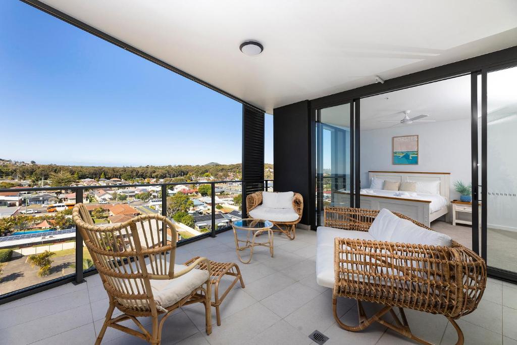 Solaris 606, Forster