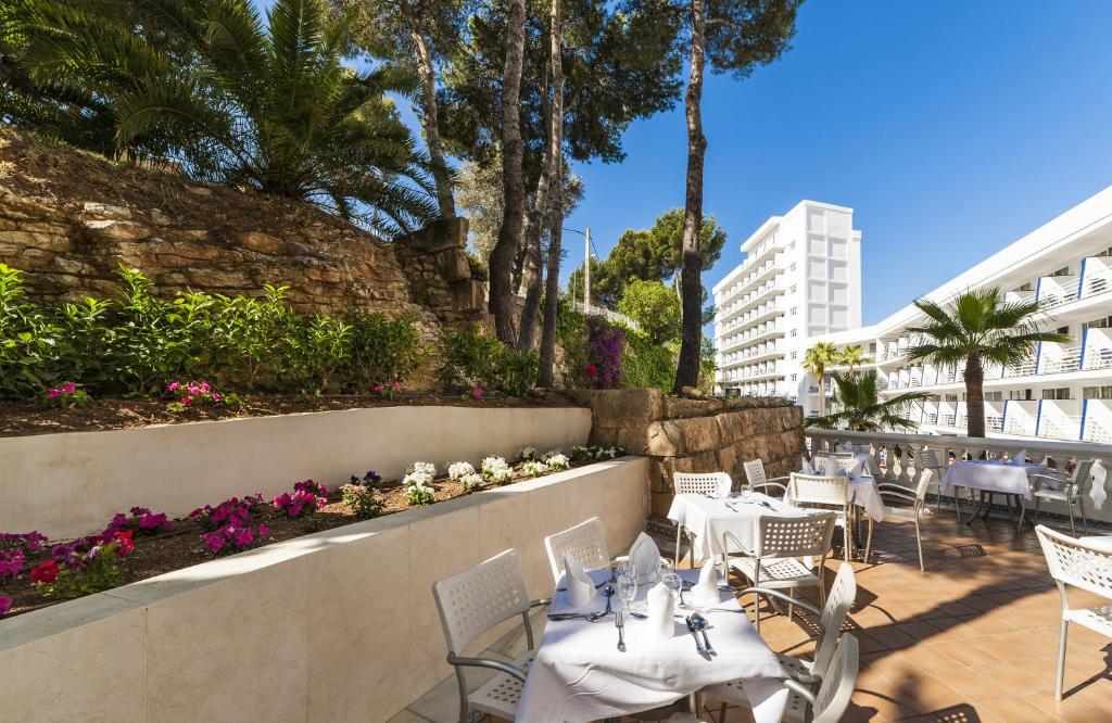 Globales Palmanova Palace — Restaurant & bars in Palma Nova, Balearic Islands