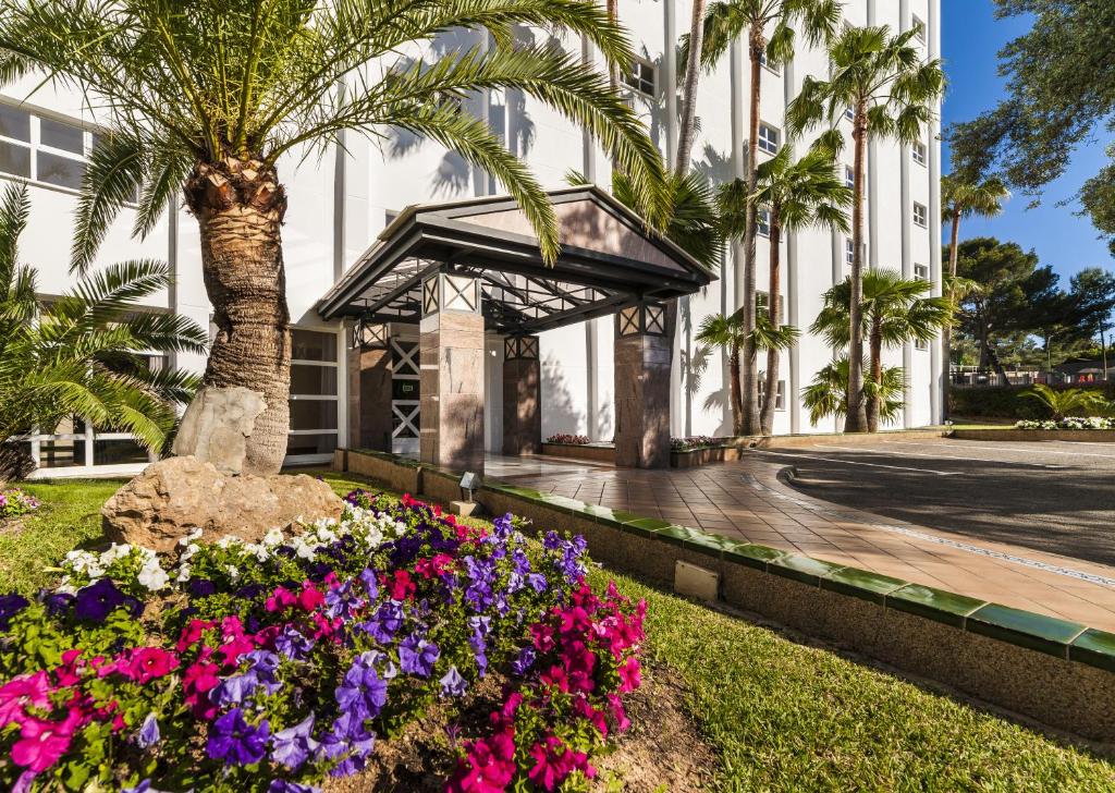 Globales Palmanova Palace — Hotel building in Palma Nova, Balearic Islands