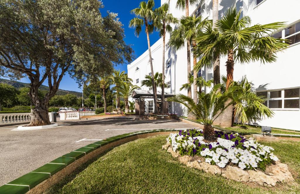 Globales Palmanova Palace — Hotel building in Palma Nova, Balearic Islands