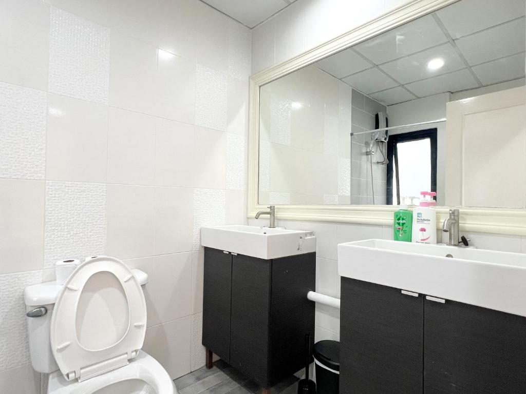 Grand Diamond Condominium photo
