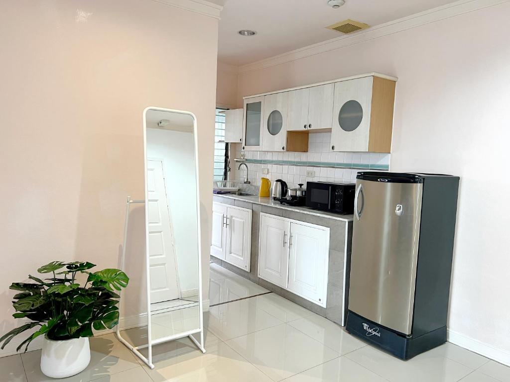 Grand Diamond Condominium photo