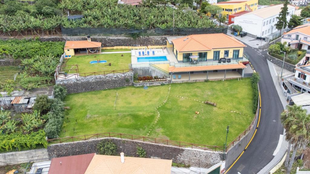 Shell House by GALMI, Arco da Calheta