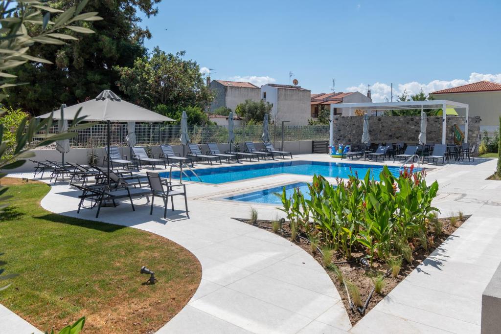 SithoniaRS Emerald OLD, Nikiti