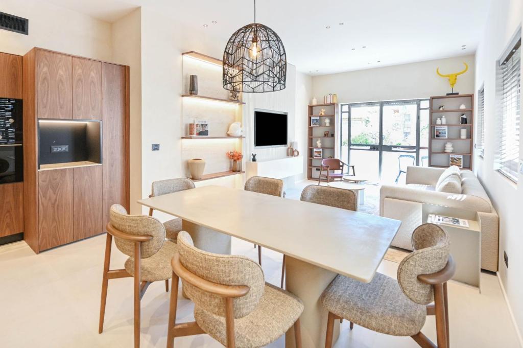 Stylish 3BR close to the beach by HolyGuest, Tel Aviv