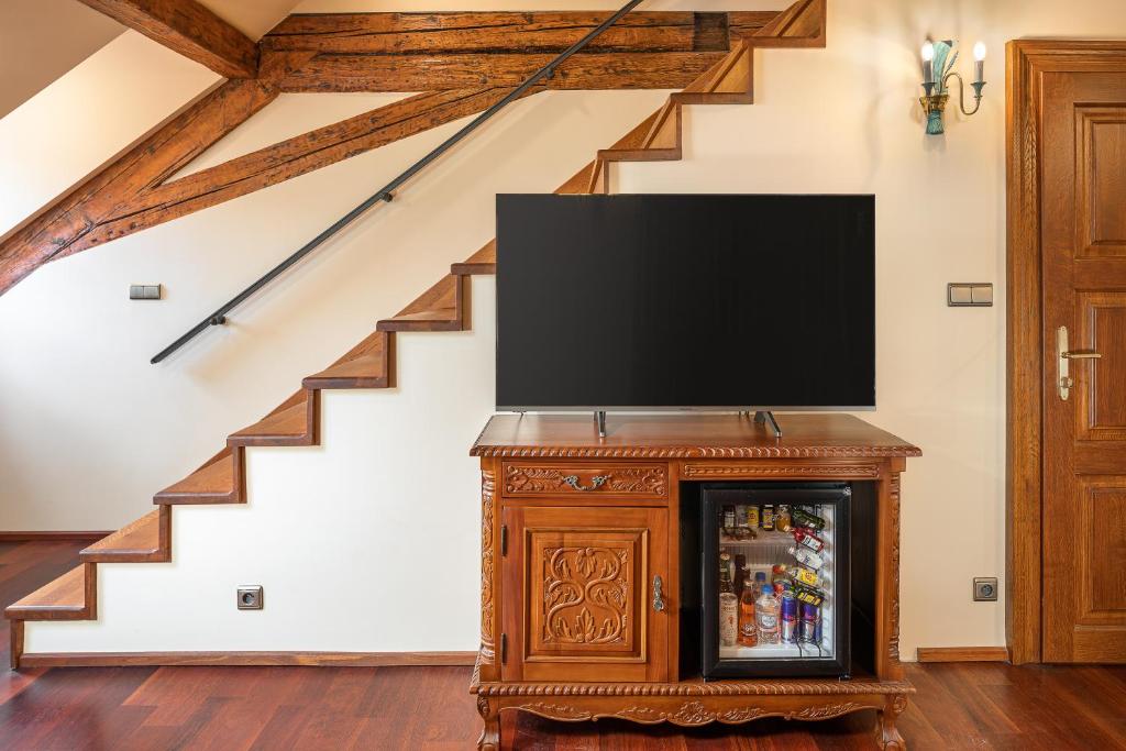 Shared lounge/TV area