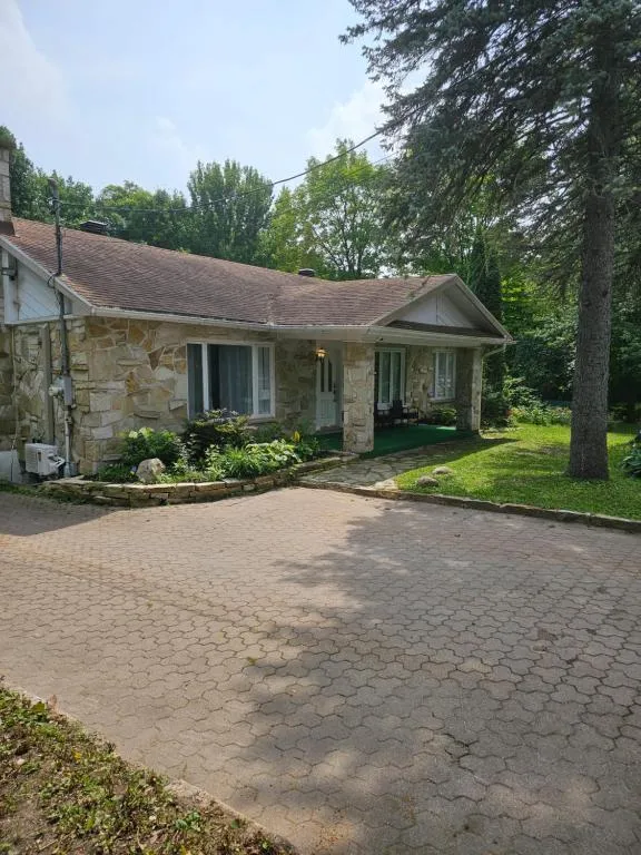 Residence Orleans (inground pool), hotel in Sainte-Petronille