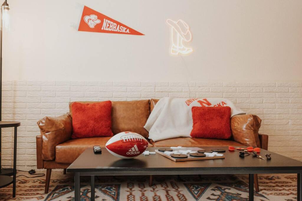 Scandinavian - Sports themed - Ping-Pong, Lincoln