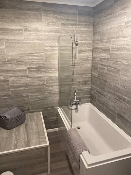 Cosy 1 Bed Home, Stevenage photo 2