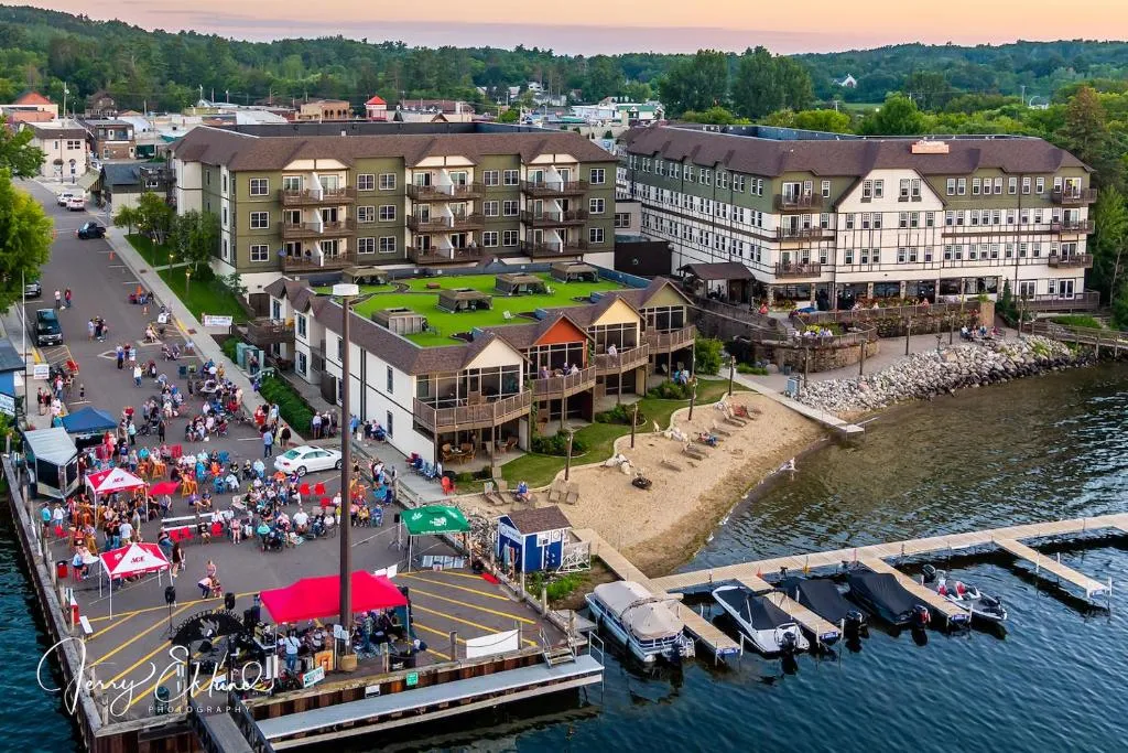 Chase On The Lake，位于Walker的酒店