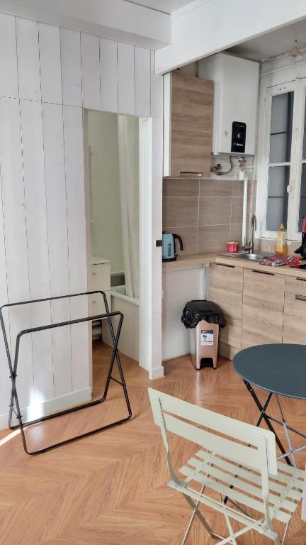 STUDIO RUE GAUTHEY PARIS 17 - 3