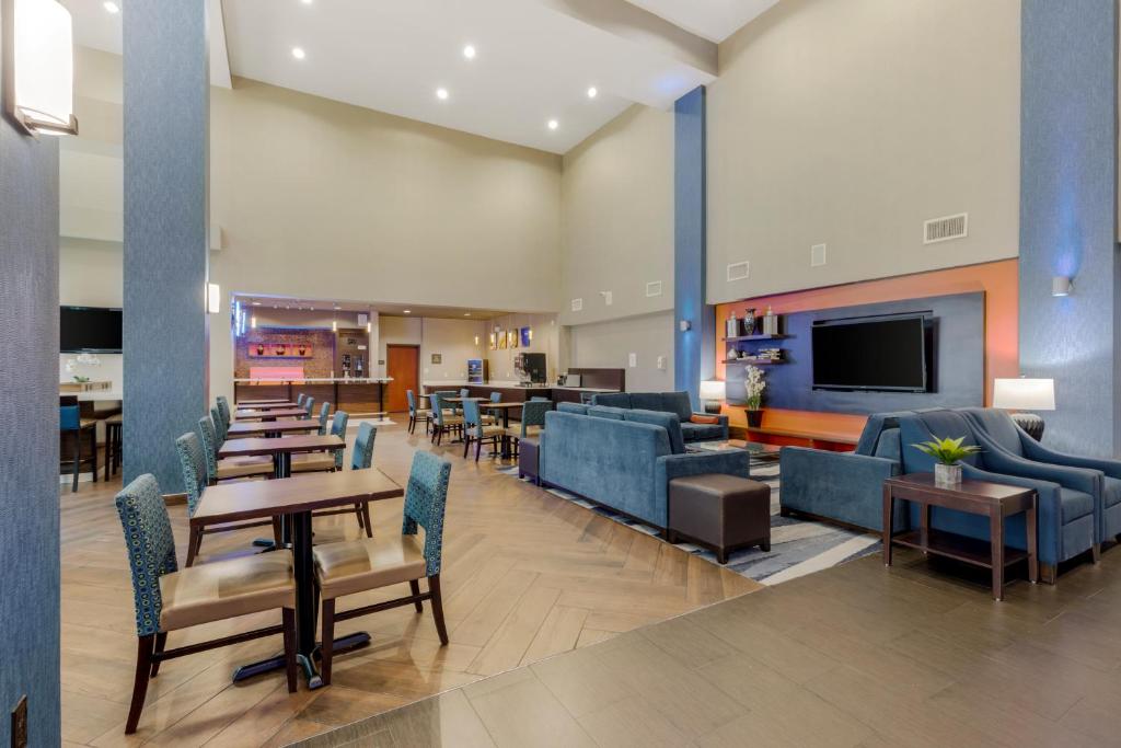 Comfort Suites Waco North - Near University Area photo