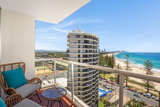 Burleigh Beach View Apartment