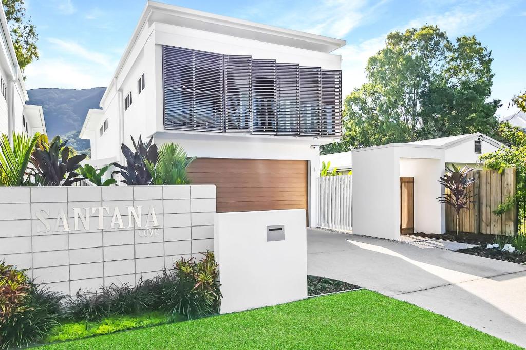 The Santana Collection TWO - Luxury Accomodation in the heart of Palm Cove, Palm Cove