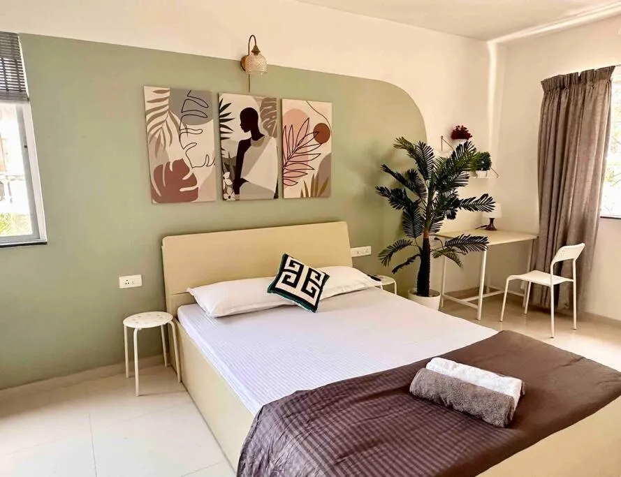 Sage : Private Studio Room in Koregaon Park, hotel in Pune