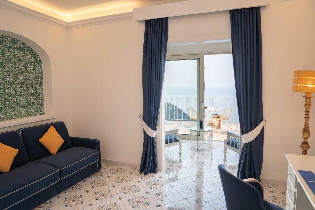 Suite with Terrace and Sea View