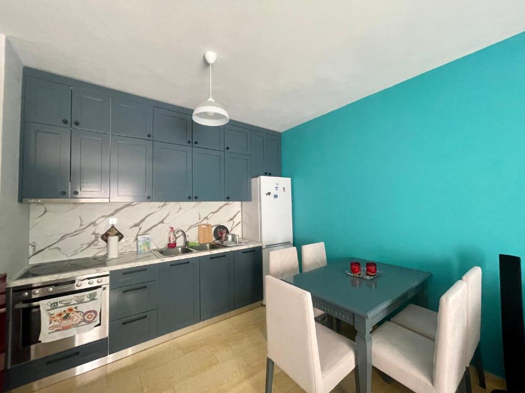 S&E Apartment, Tushemisht