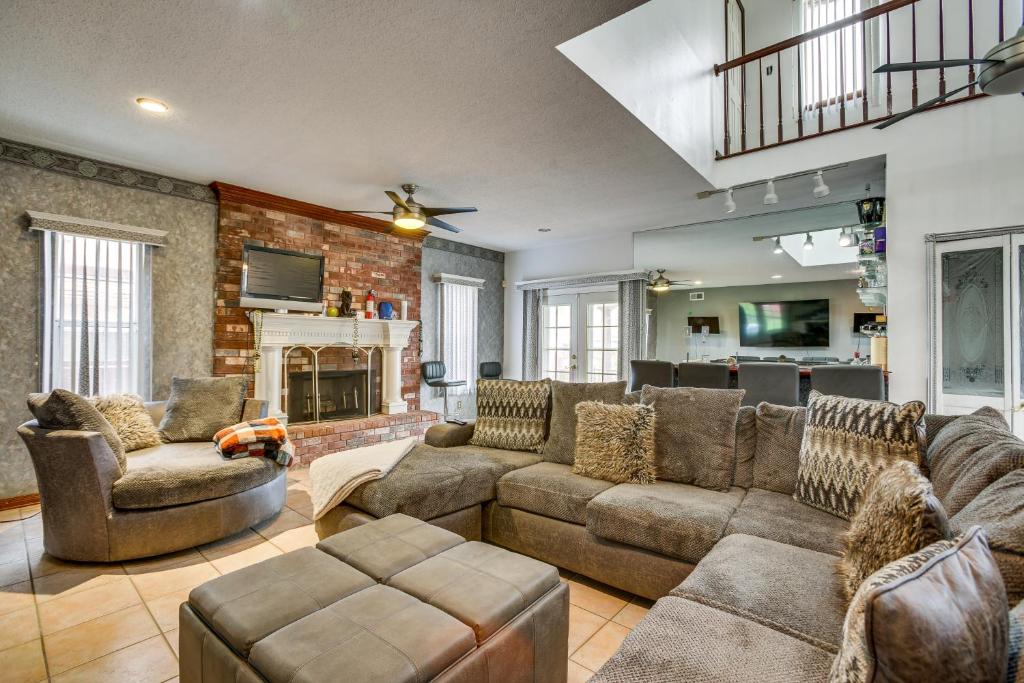 Spacious New Orleans Retreat with Wet Bar and Yard!