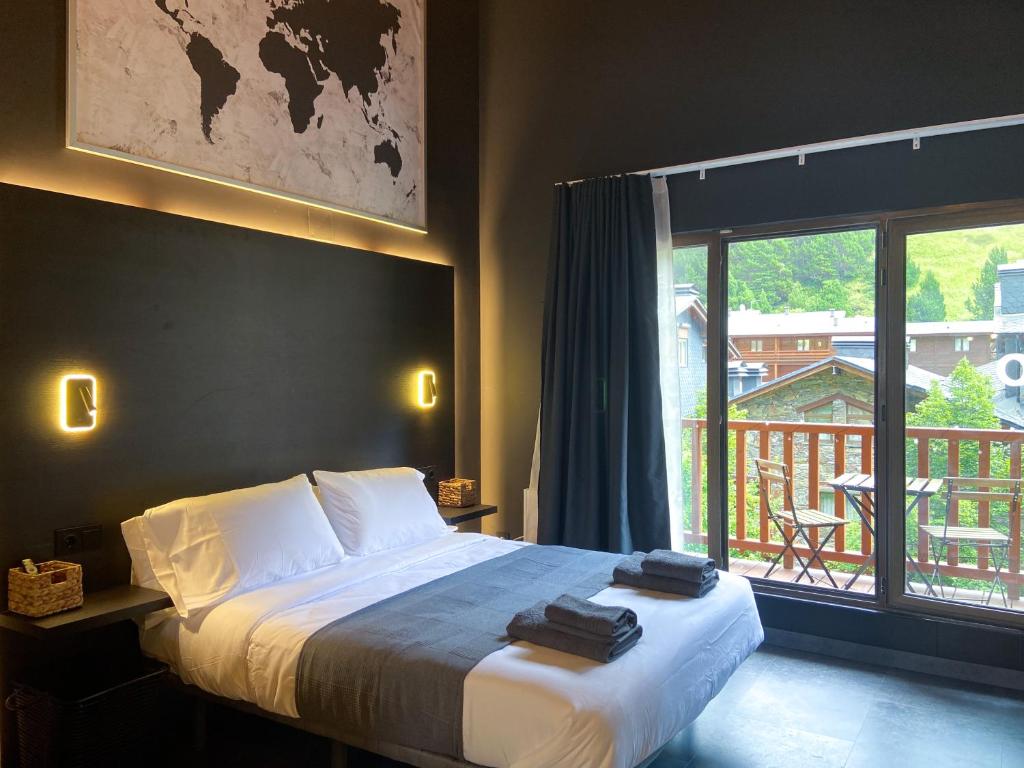 Modern Black Studio Penthouse En Valle De Incles - Parking Gratis l by BonesVacances - 3