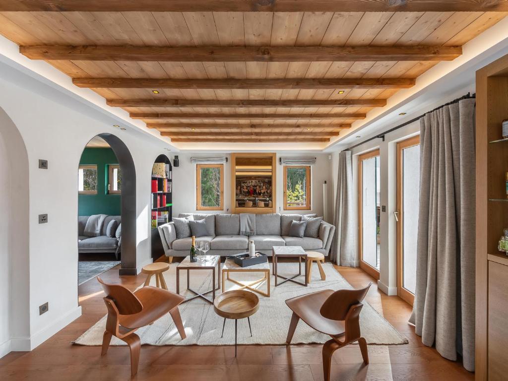 Chalet moderne et spacieux à Megève, 5 chambres, jacuzzi, salle TV, proche centre et remontée mécanique - FR-1-569-119 - 2