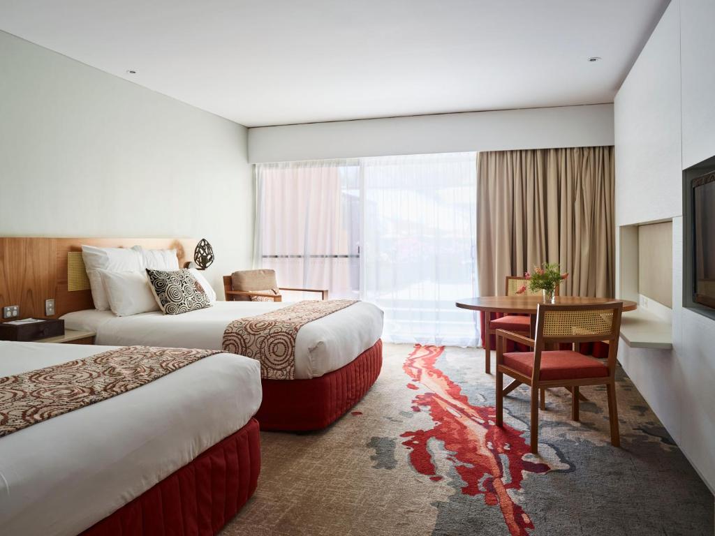 セイルズ イン ザ デザート (Sails in the Desert)