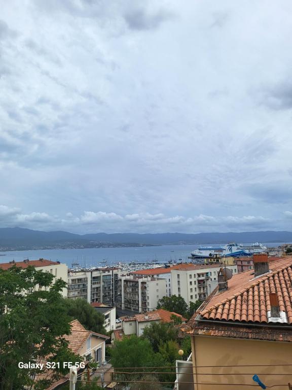 T3 Ajaccio vue mer - 4