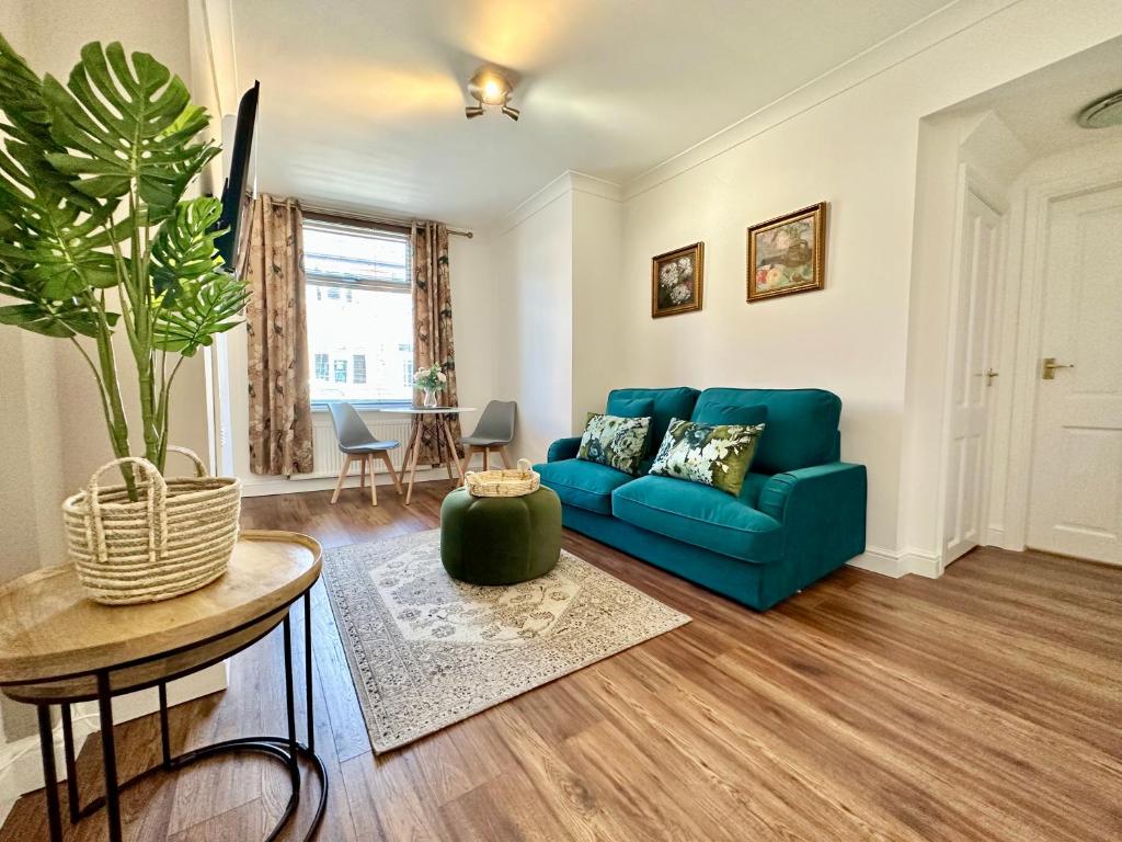 De Burgh Ground Floor Apartment with Free Parking, York